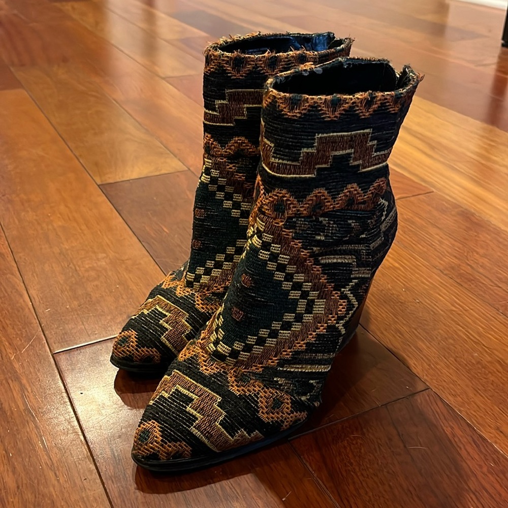 Patterned Kelsi Dagger Boots!